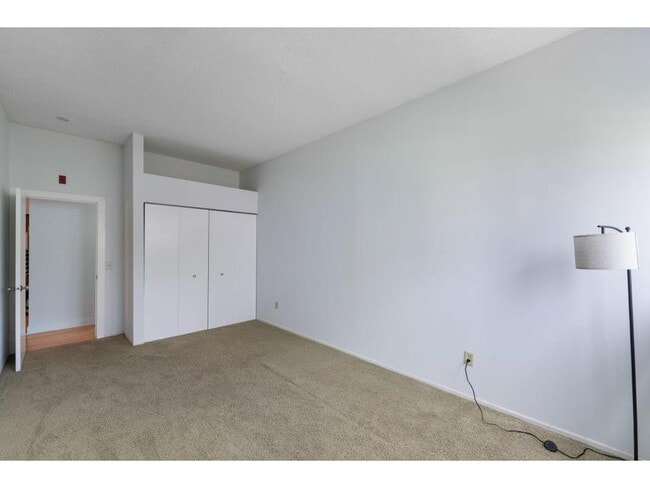 Building Photo - 215 7th St NE