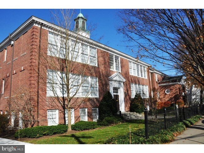 Primary Photo - 35 Quarry St