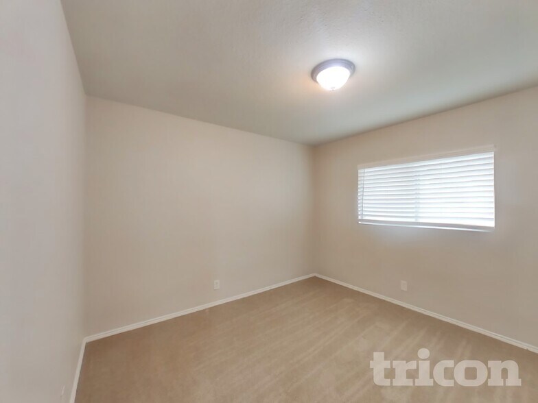 Building Photo - 8410 Stone Chase