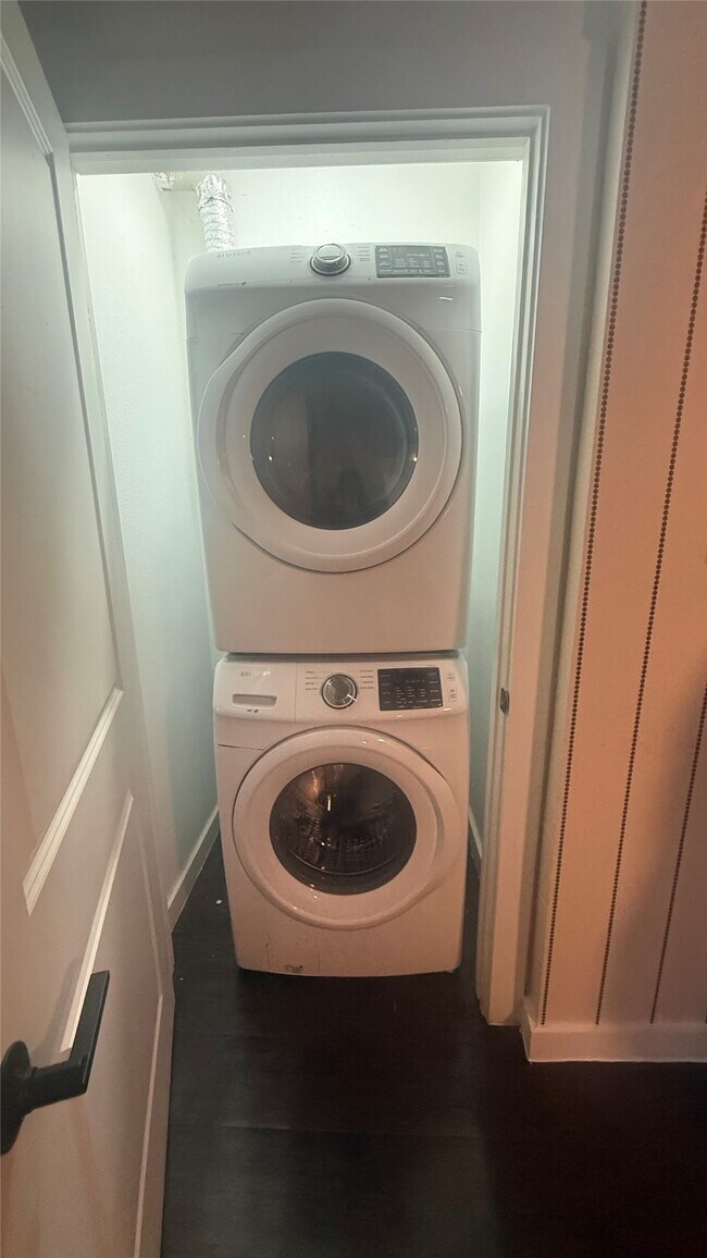 Building Photo - 2300 Stanford St