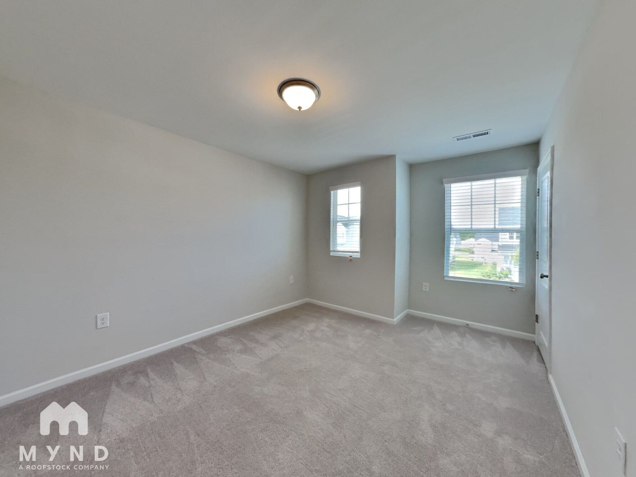 Building Photo - 1621 Trembley Pk Dr