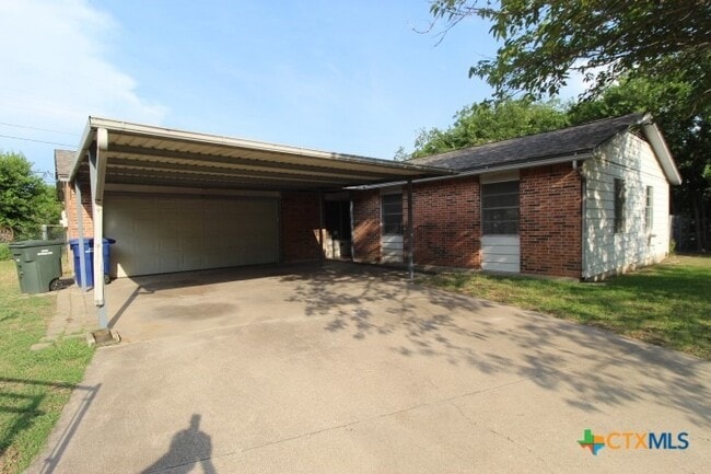 Building Photo - 502 S 9th St