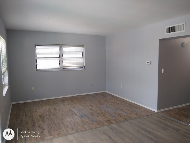 Building Photo - 312 Avanda Ct