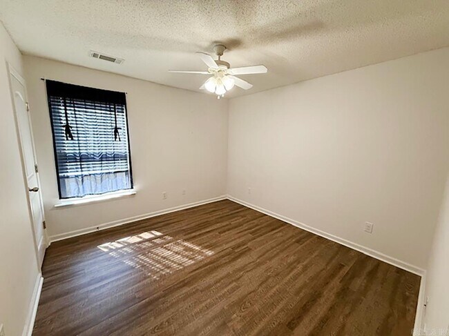 Building Photo - 4853 Tall Grass Dr