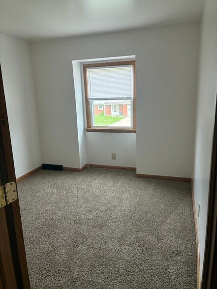 Building Photo - 745 E Grandview Blvd