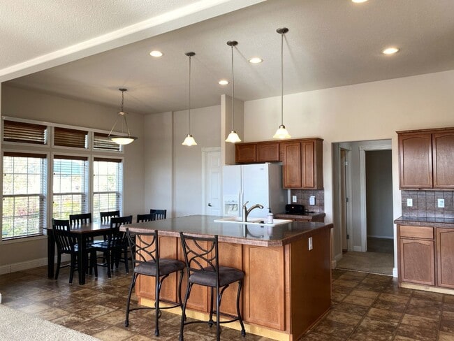 Building Photo - Serene in Dallesport, WA