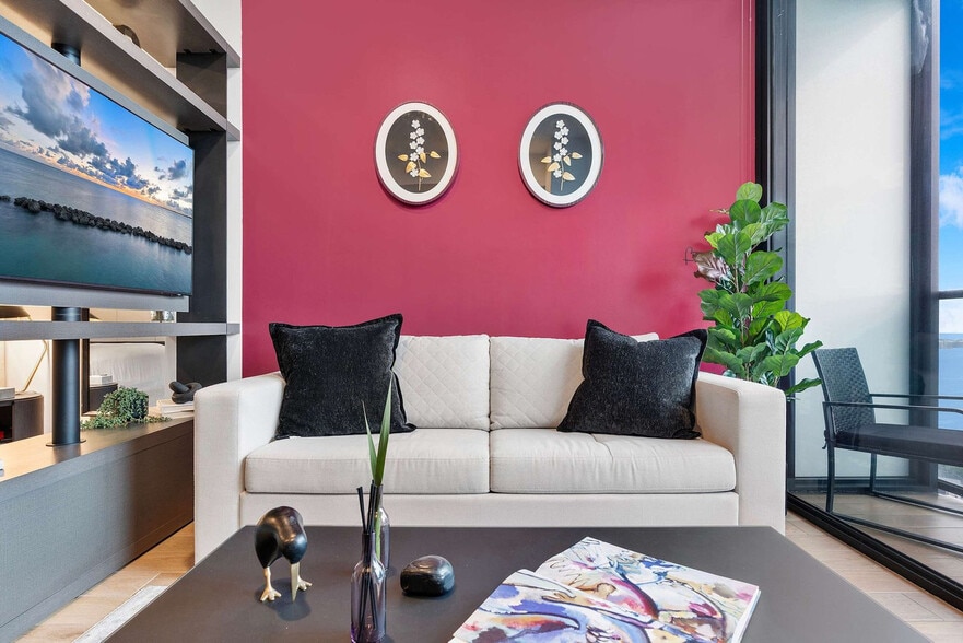 Building Photo - 398 NE 5th St