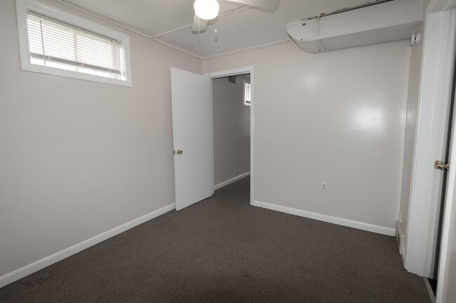 Building Photo - 4 Bed 2 Bath House on East Campus