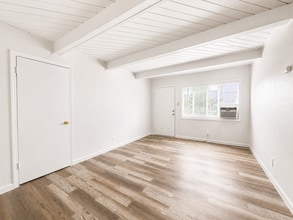 Building Photo - 610 Denslowe Dr