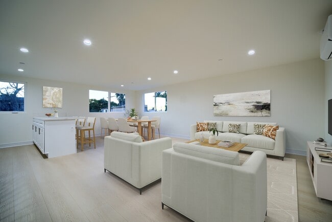 Building Photo - 8414 S McKinley Pl