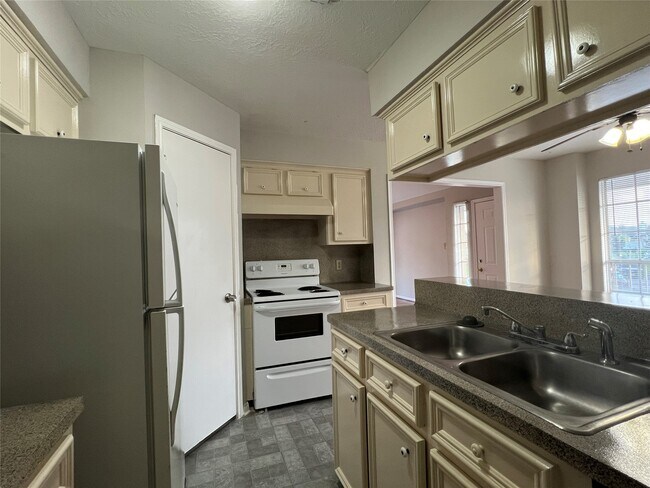 Building Photo - 11507 Meadow Ln