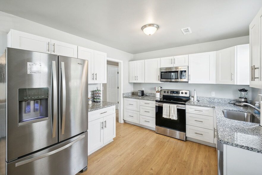 Building Photo - 226 Treutland Ave