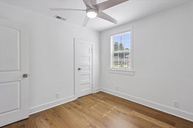 Building Photo - Newly Renovated Coastal Cottage for Lease!