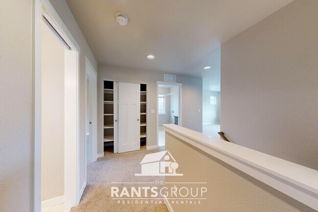 Building Photo - Modern 3-Bed Home in Steilacoom Ridge w/ AC, Fenced Yard and Easy Commute to JBLM!