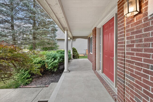 Building Photo - 392 Sedgewood Ln