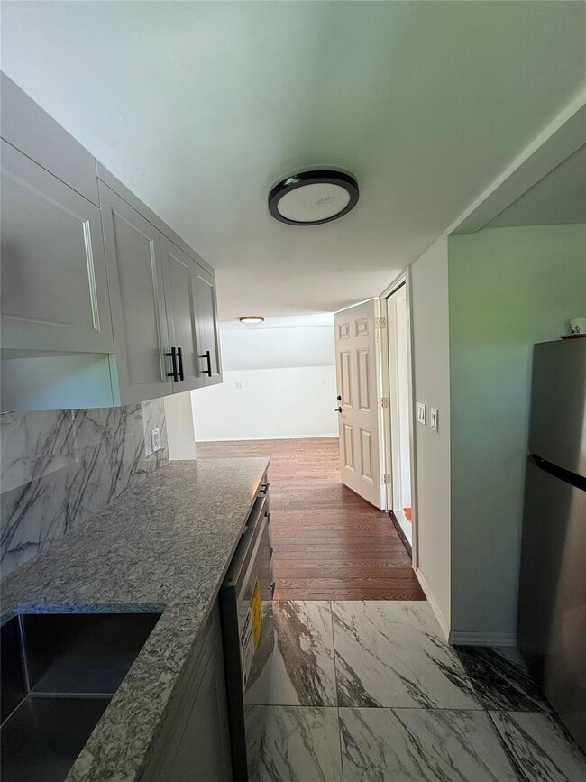 Building Photo - 815 Carpenter Pl
