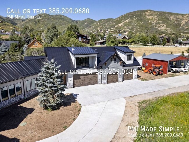 Building Photo - GORGEOUS Luxury Home in Scenic Midway - Qu...