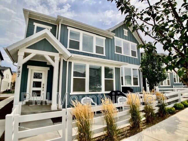 Building Photo - 707 Miller Ave