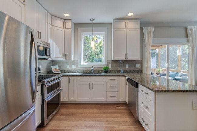 Building Photo - 703 Gerard St