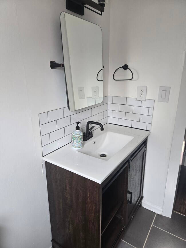 Building Photo - 288 Rosemont Garden