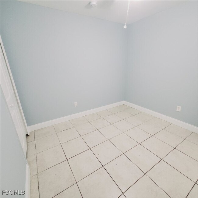 Building Photo - 779 Bedford Dr