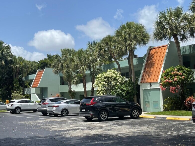 Outside Building - 933 Cypress Grove Dr