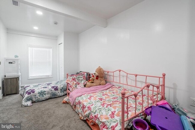 Building Photo - 8 Dickenson Dr