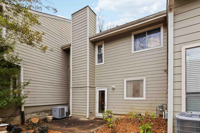 Building Photo - 1960 Variations Dr NE