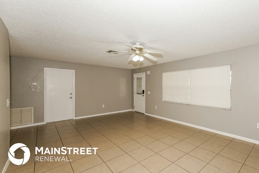 Building Photo - 2208 Spring Cir