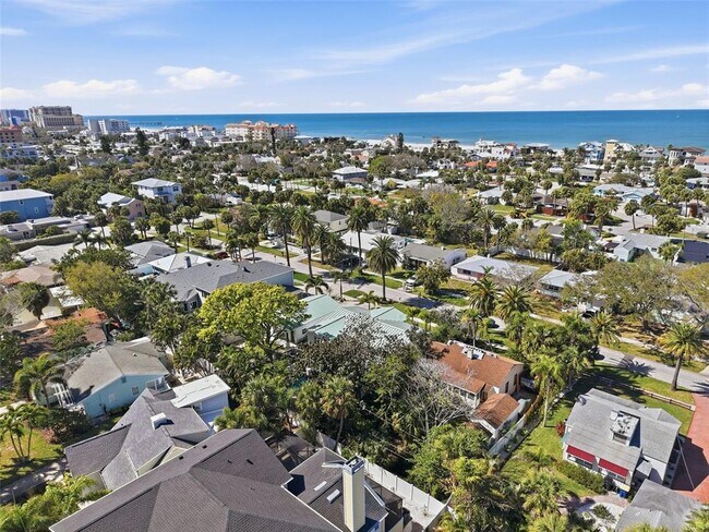 Building Photo - 759 Lantana Ave