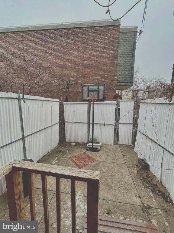 Building Photo - 306 Lindley Ave