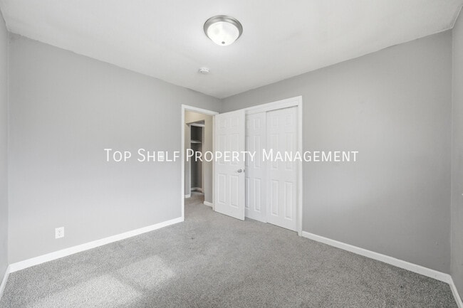 Building Photo - 2427 Welbeck Rd