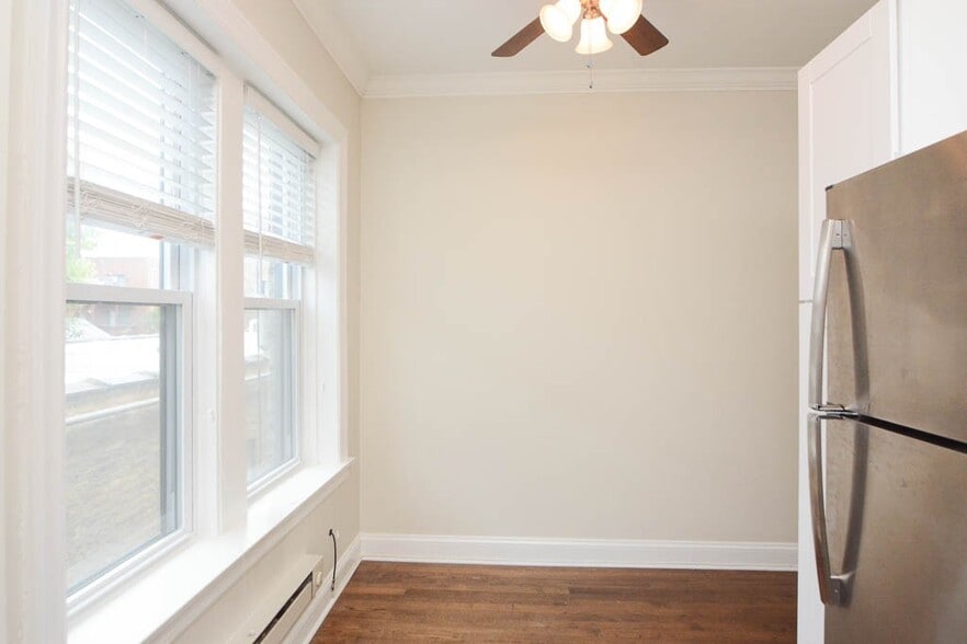 Building Photo - 3821 N Greenview Ave