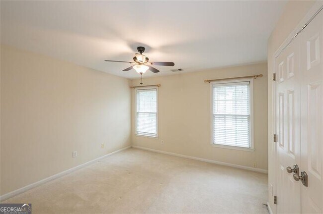 Building Photo - 2404 Gablewood Dr NE