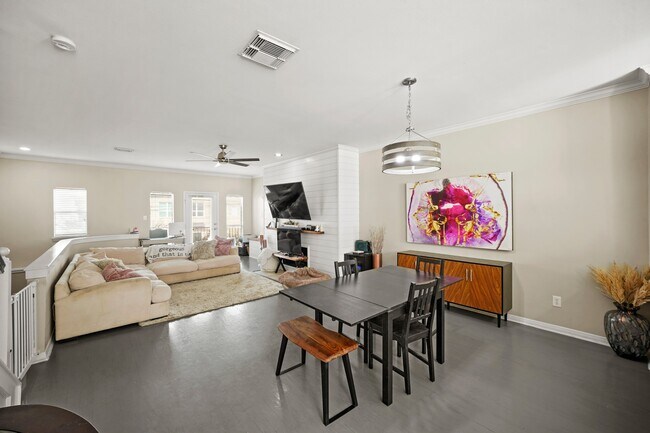 Building Photo - 2605 W Dallas St