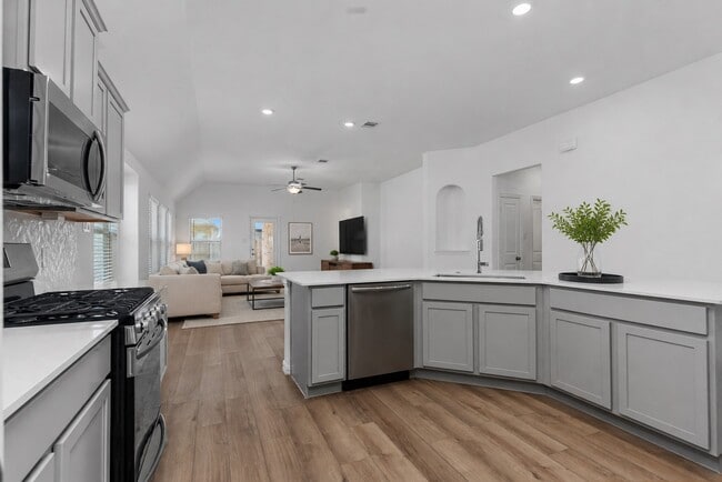 Building Photo - 31427 Vineyard Creek Dr
