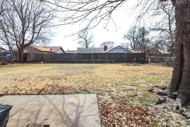 Building Photo - Located in South Tulsa - 3 Bedroom Home!!