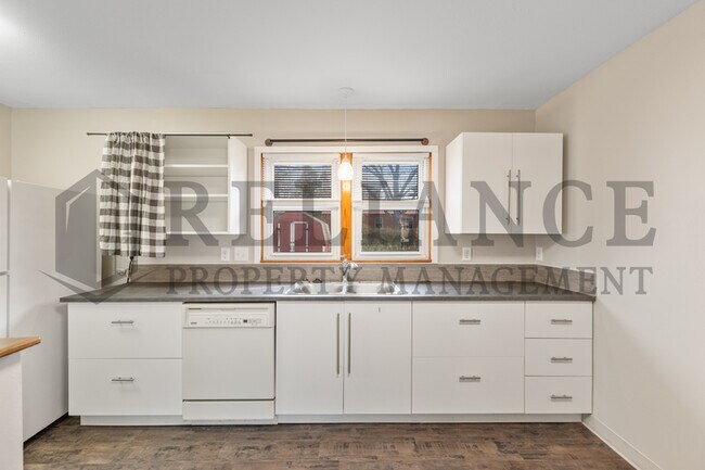 Building Photo - 1720 S Windsor Rd