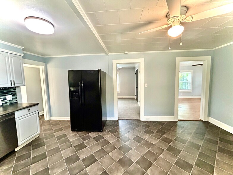 Building Photo - 917 Laye St