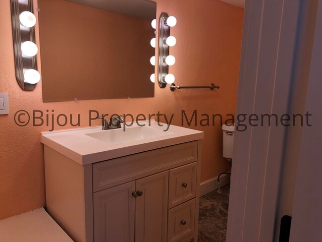 Building Photo - Lovely Three Bedroom Home