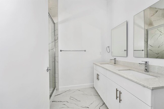 Building Photo - 380 Famagusta Dr