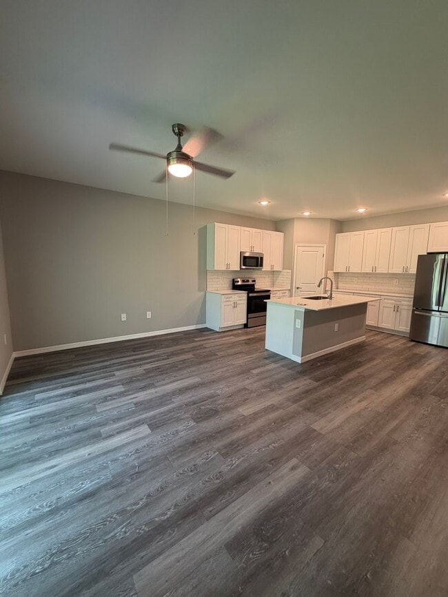Building Photo - 24501 Zephyr Ct