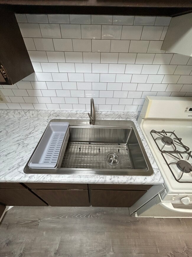 Building Photo - 1002 Main St