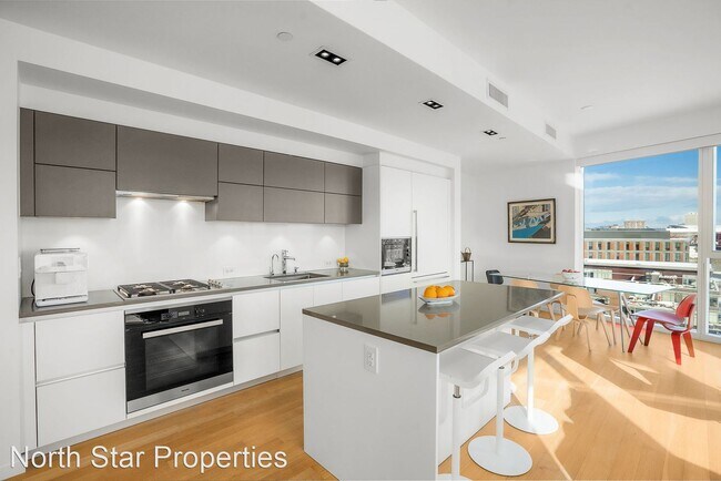 Building Photo - 2 br, 2 bath House - 1075 NW Northrup #1015