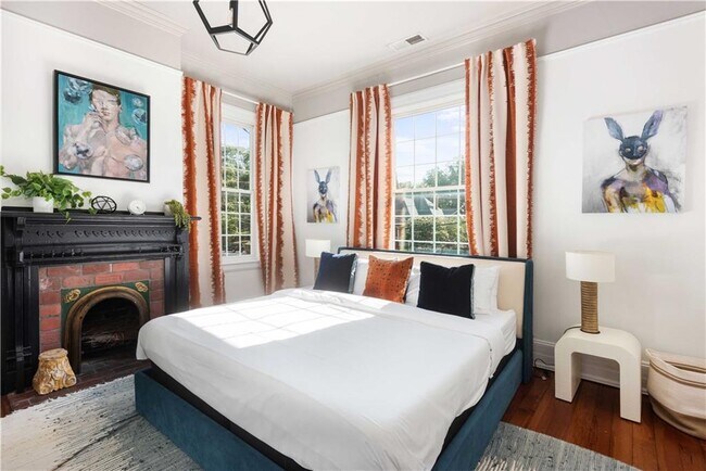 Building Photo - 383 Park Ave SE