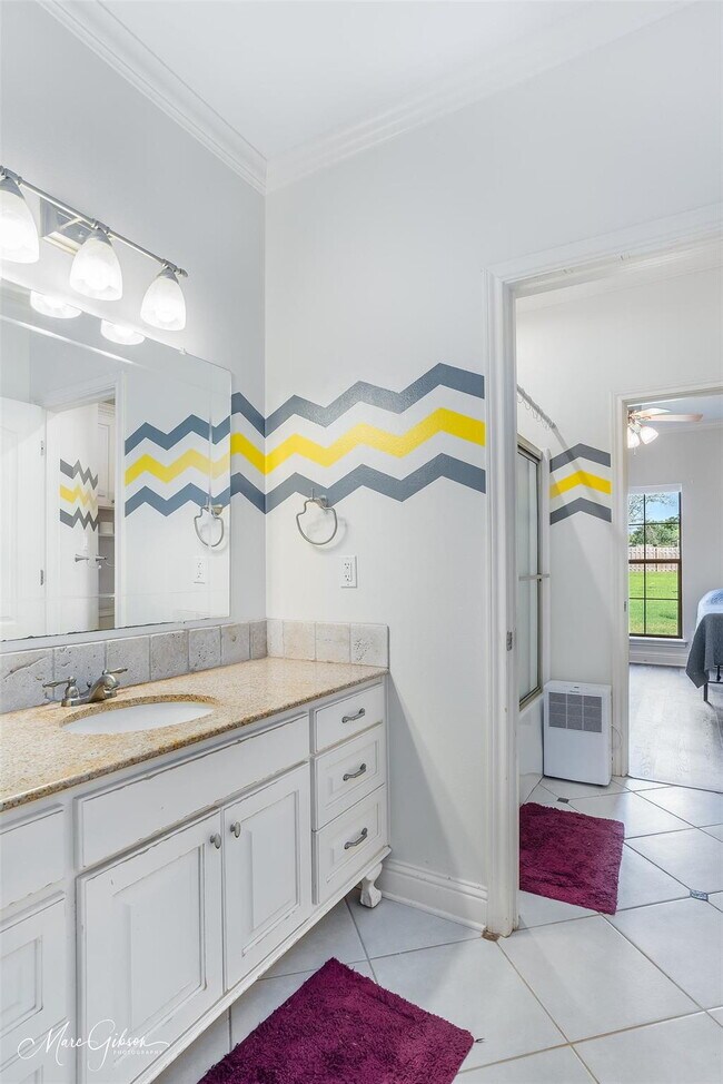 Building Photo - "Charming 4-Bedroom Gem with Spacious 2091...