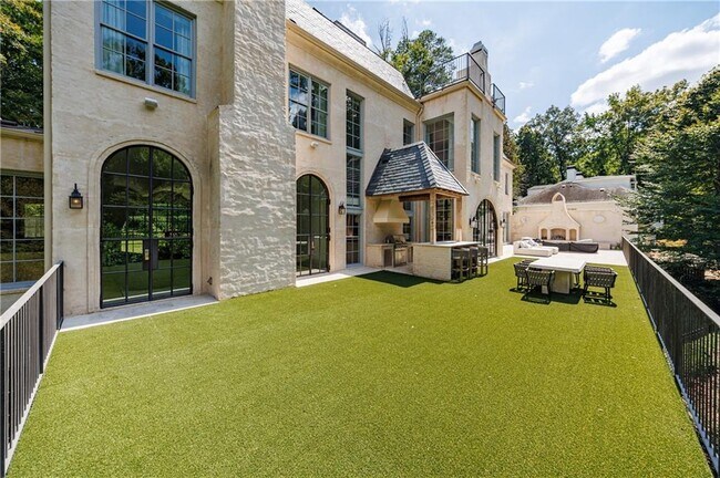 Building Photo - 3570 Knollwood Dr NW