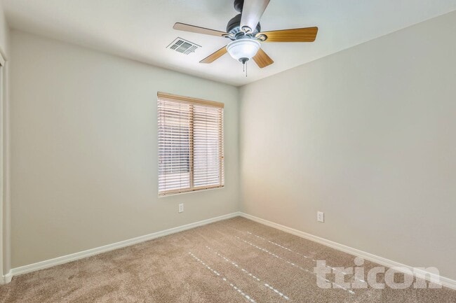 Building Photo - 886 W Desert Hills Dr