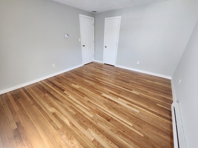 Building Photo - 11 Regina Rd