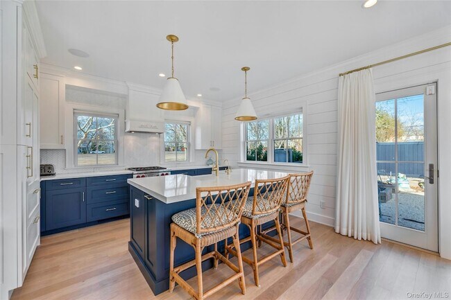 Building Photo - 850 3rd St